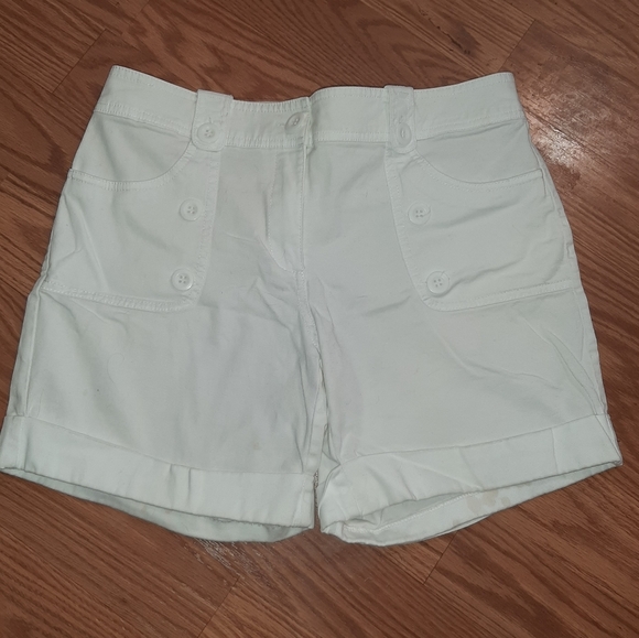 New York & Company Pants - Women size 2 NY&co white shorts q1